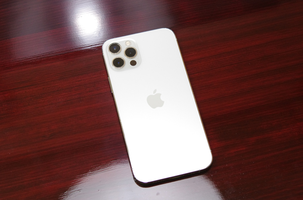 iPhone 13シリーズ、背面カメラのフラット化とノッチサイズ変更か