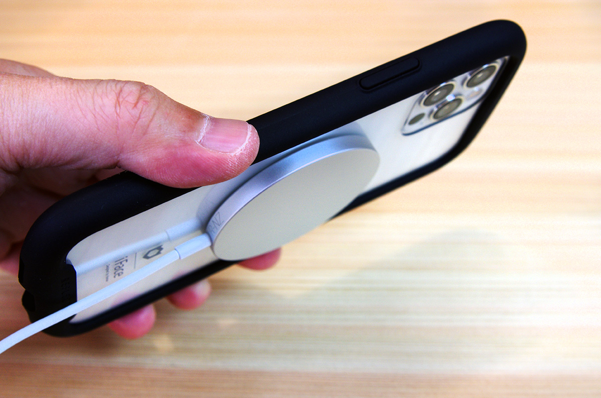 【検証】ワイヤレス充電対応のiPhoneケース「MagSafe充電は可能なのか」