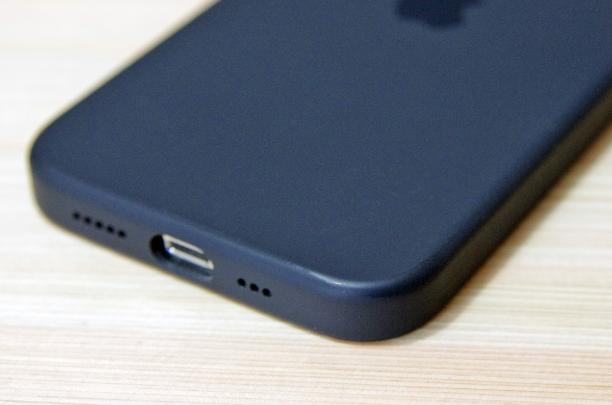 【レビュー】iPhone 12 Pro、Apple純正 シリコーンケース「デザインが影響か、品質が落ちた気がする」