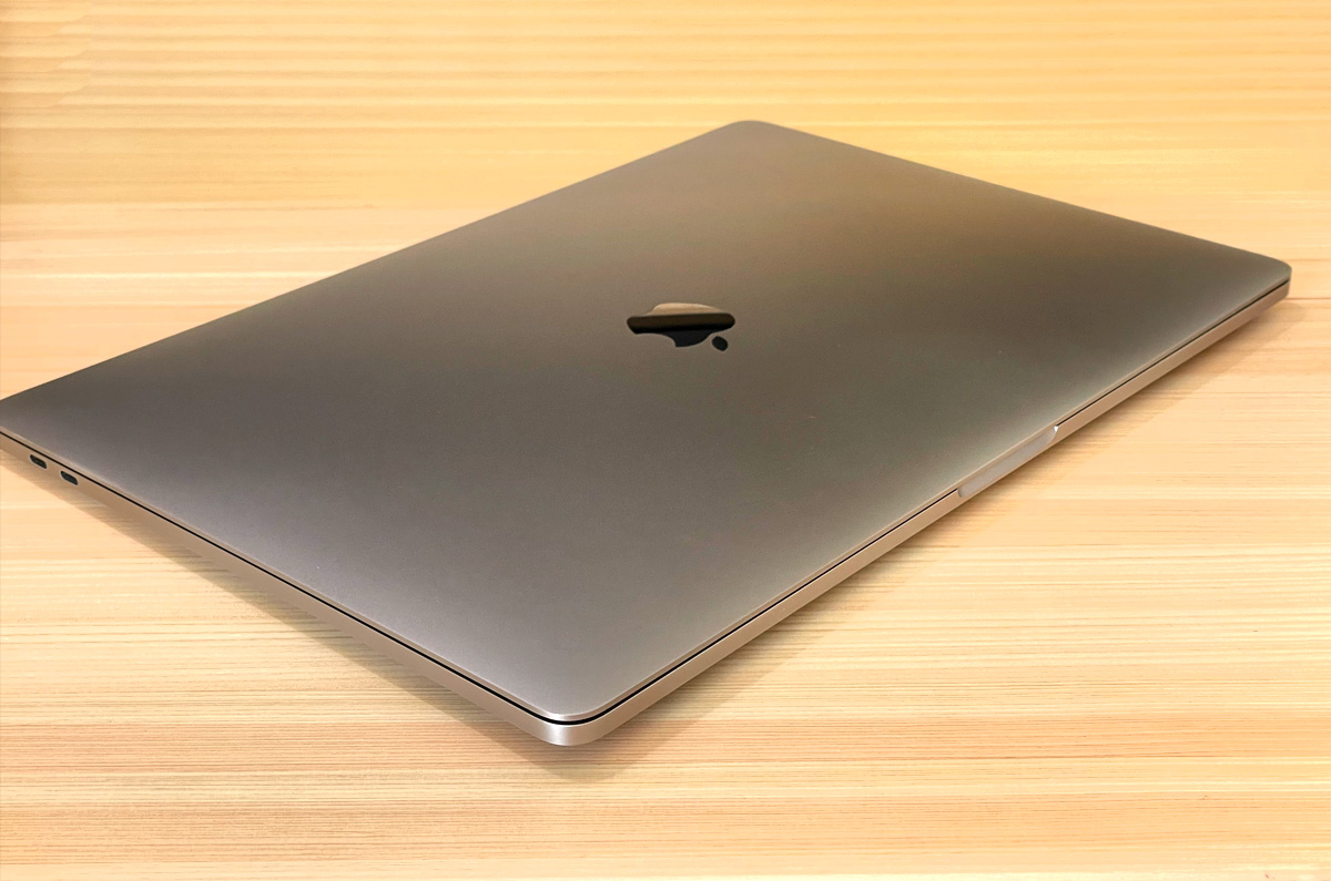 MacBook Pro、超高性能モデル登場か「底部が自動開閉、高効率冷却口システム」